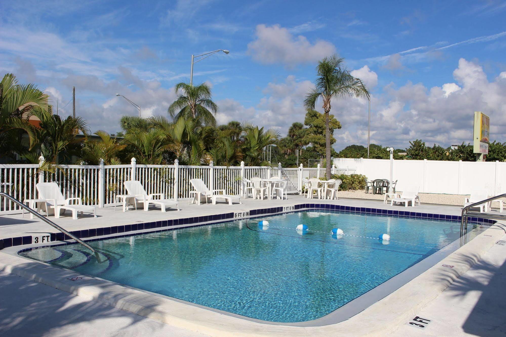 Sunshine Inn & Suites Venice, Florida Venice Gardens エクステリア 写真