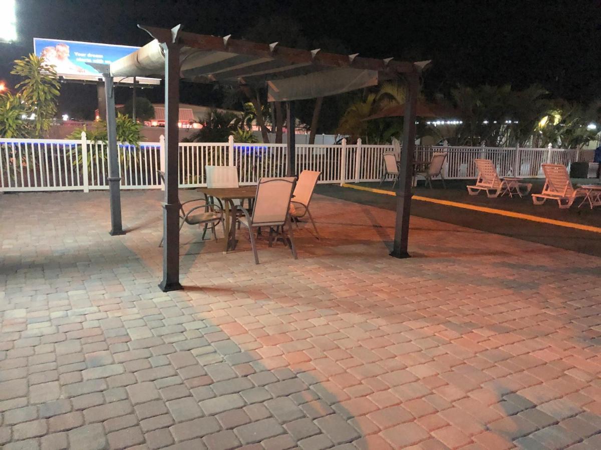 Sunshine Inn & Suites Venice, Florida Venice Gardens エクステリア 写真