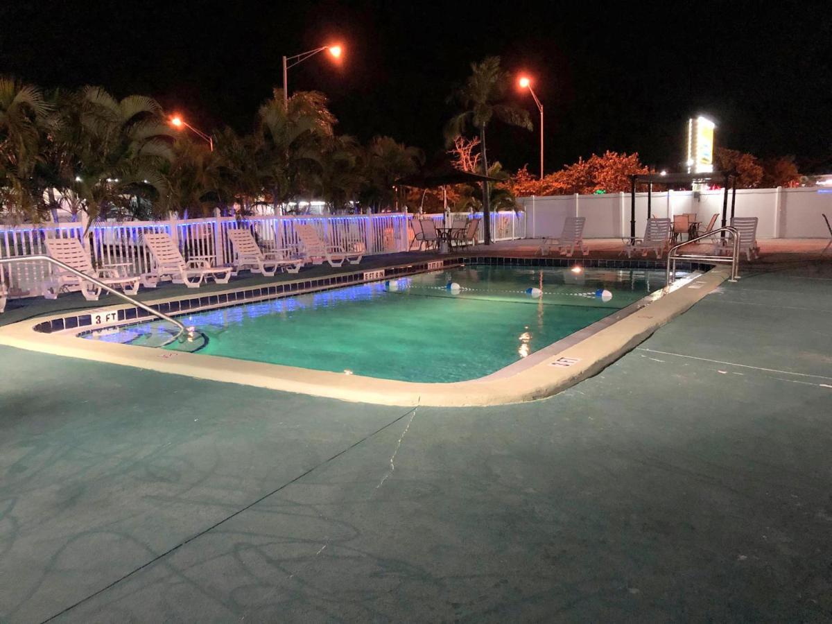 Sunshine Inn & Suites Venice, Florida Venice Gardens エクステリア 写真