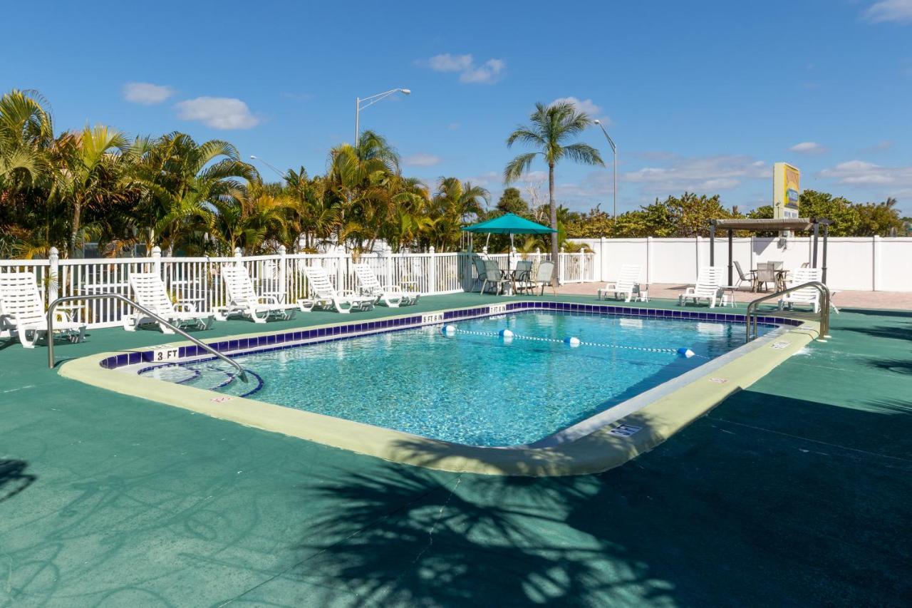 Sunshine Inn & Suites Venice, Florida Venice Gardens エクステリア 写真